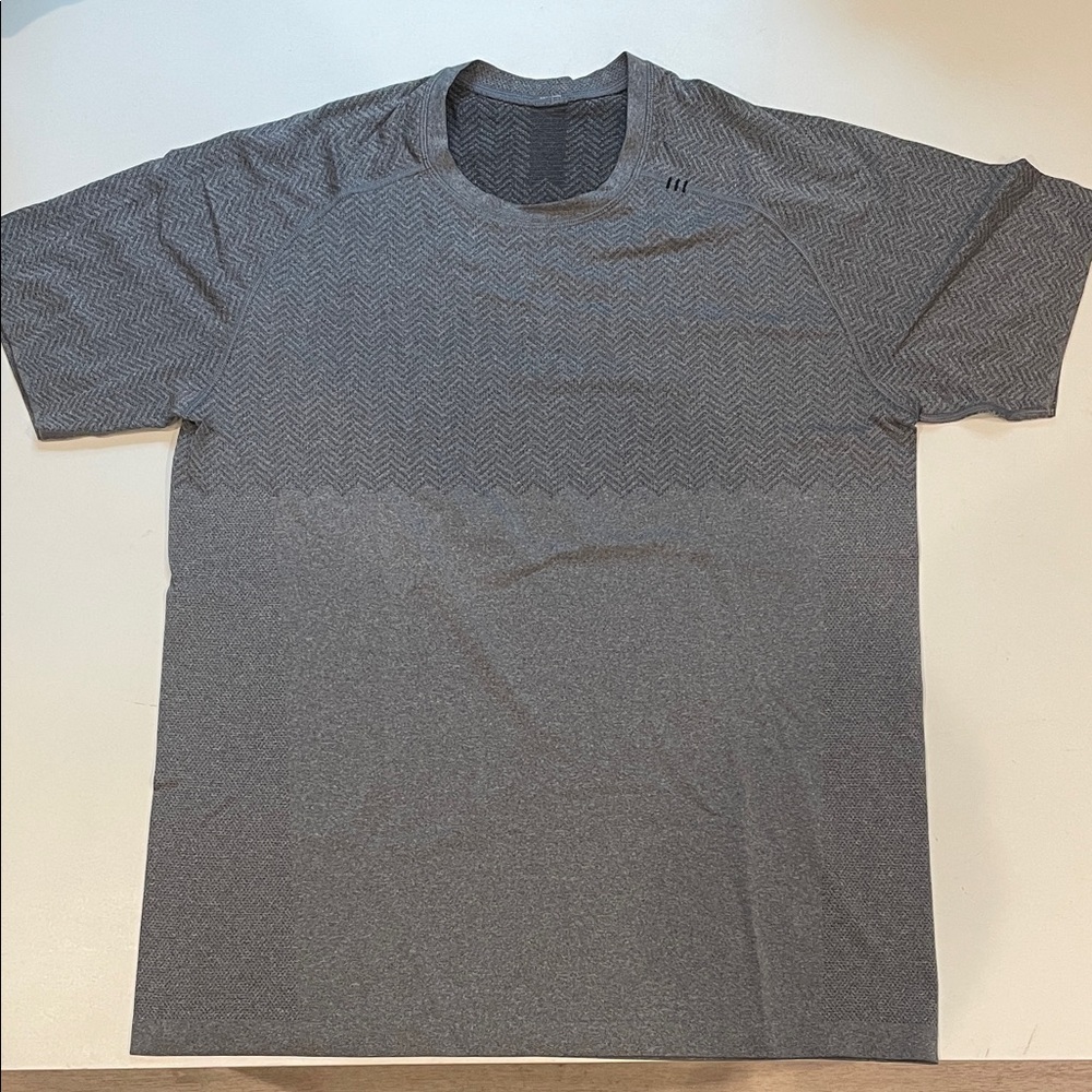 Lululemon Men’s Metal Vent T - Limited Run - Size Large Gray